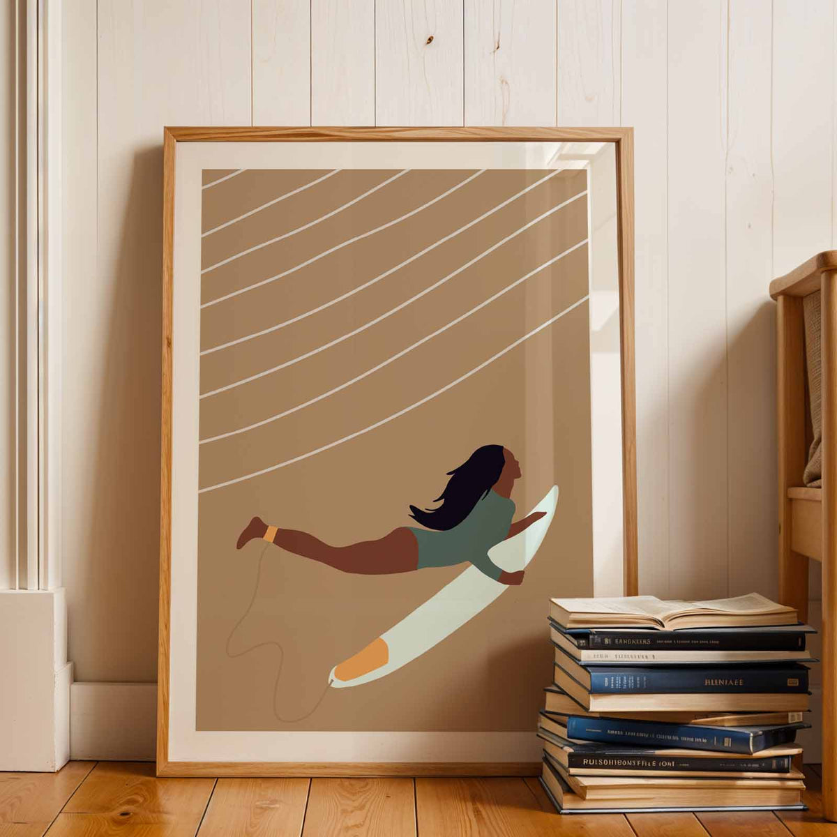 Affiche Surfeuse – Déco Surf aux Tons Beige