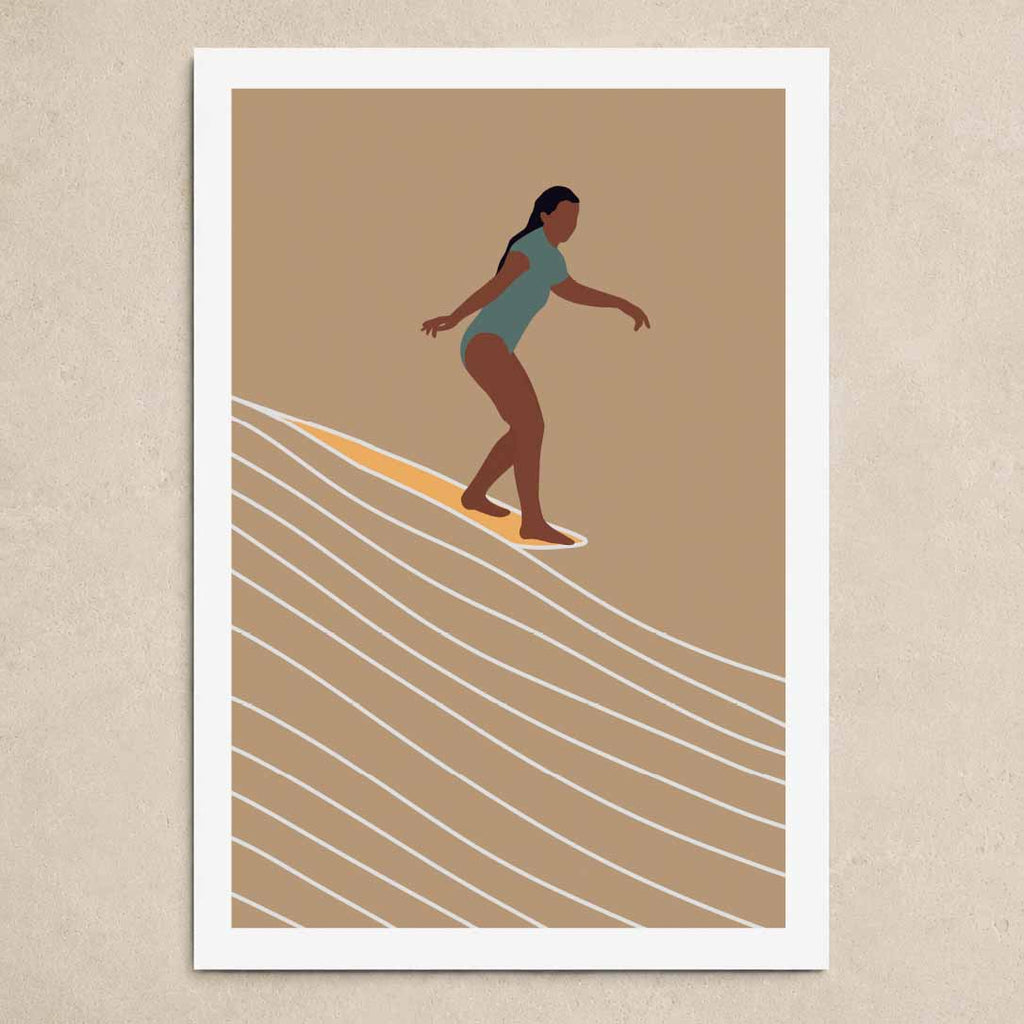 Affiche Surfeuse – Déco Marine aux Tons Beige