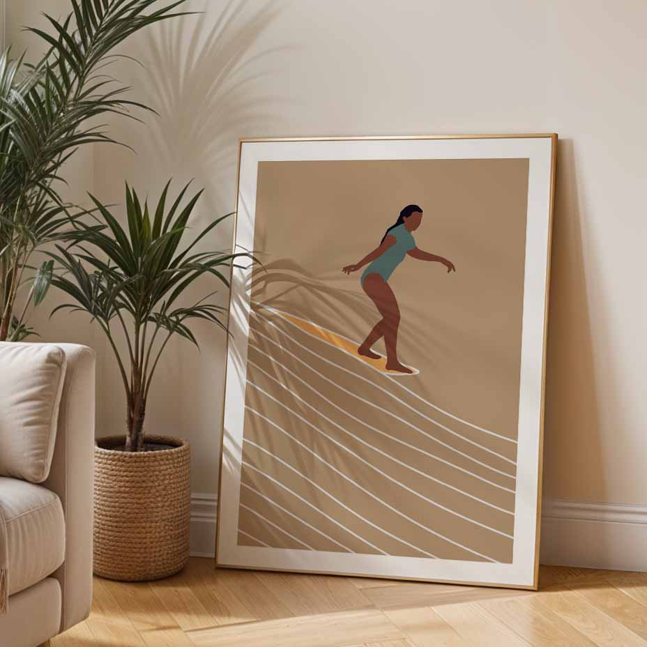 Affiche Surfeuse – Déco Marine aux Tons Beige